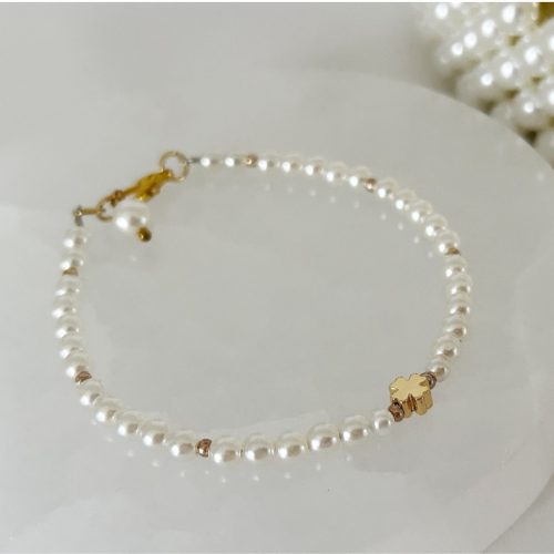 Pure Bracelet with a Four-Leaf Clover Motif